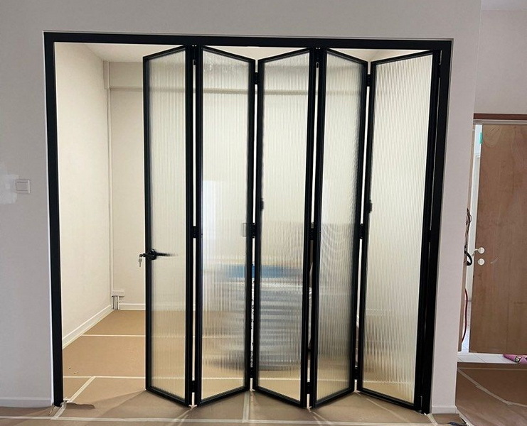What Can You Expect From An Aluminum Bathroom Door Factory?