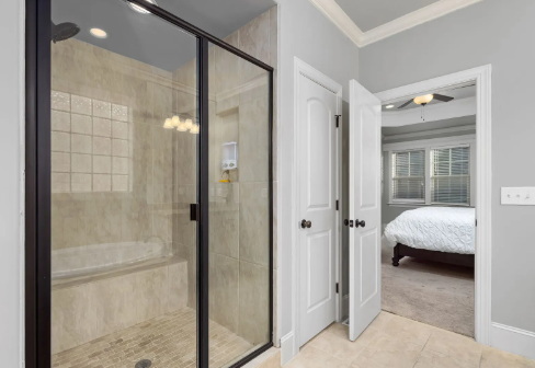 How To Choose A Reliable Aluminum Bathroom Door Provider