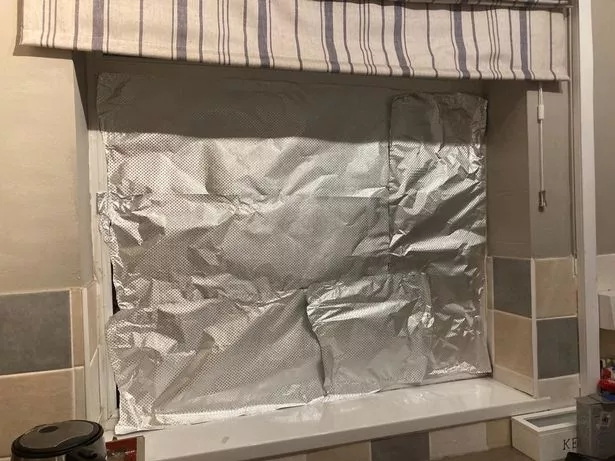 does aluminum foil reflect heat from windows