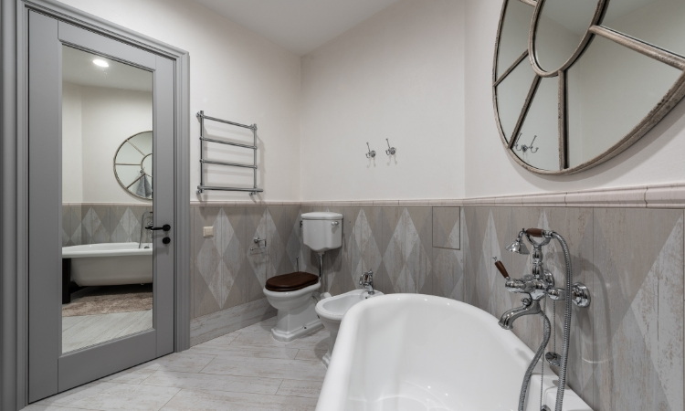Why Are Aluminum Bathroom Doors So Popular Nowadays?