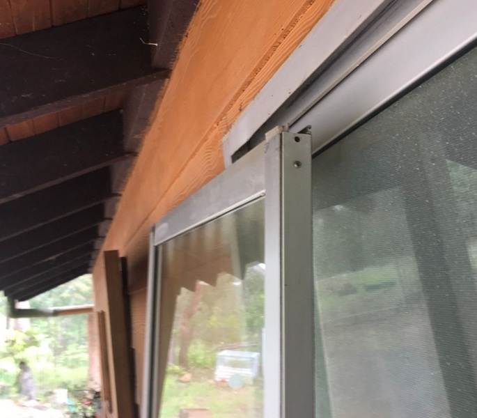 how to replace glass in sliding aluminum door_1
