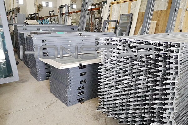 What Is The Production Process at An Aluminum Windows Factory?