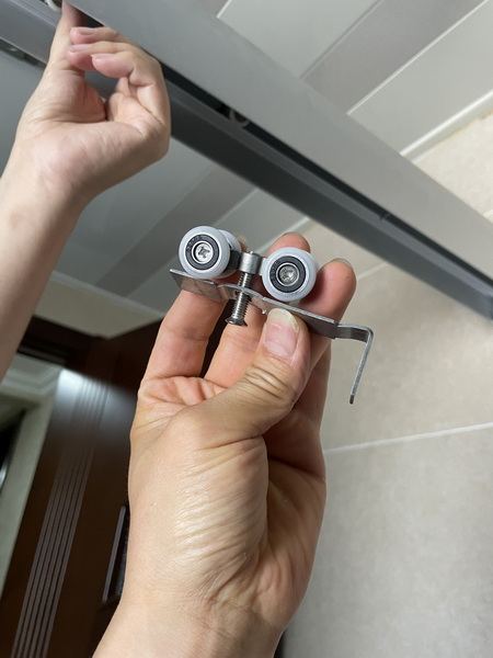 Replace Aluminum Sliding Glass Door Rollers_3