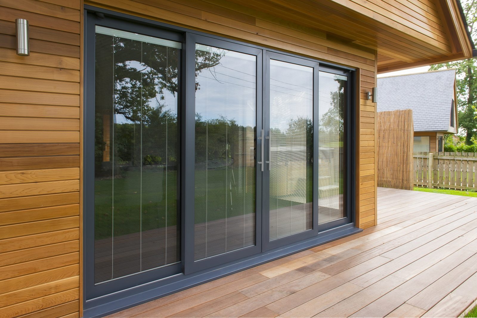 how to paint black aluminum sliding door frame_4