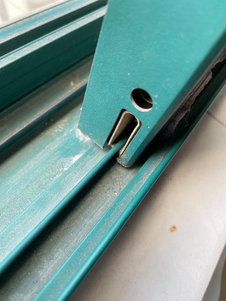 Replace Aluminum Sliding Glass Door Rollers_4
